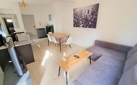 Cozy Beach Apt / 100 MBit+ Netflix / Near Airport
